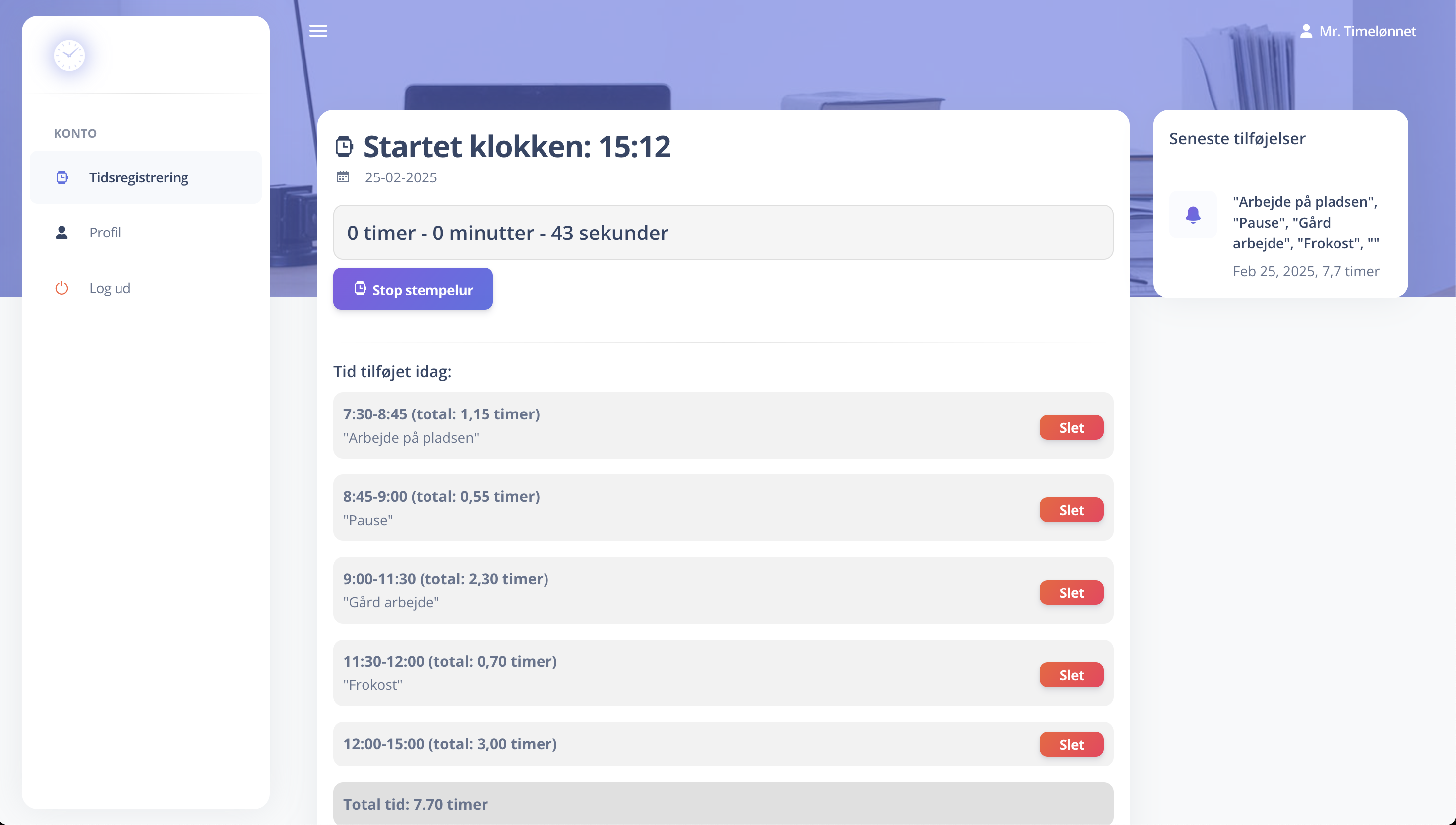 Systemet har en start/stop-knap, som medarbejdere kan bruge til at registrere deres arbejdstid.